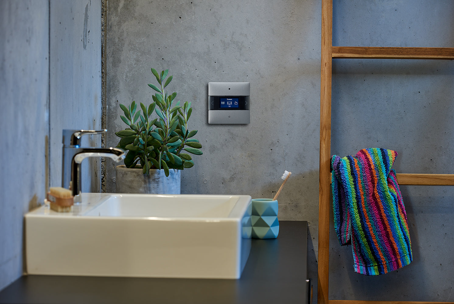 THEBEN KNX-Raumcontroller, integrierter Temperaturregler, KNX Data Secure, Farbe silber THEBEN KNX-Raumcontroller, integrierter Temperaturregler, KNX Data Secure, Farbe silber